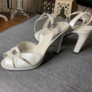 Stuart Weitzsman platform white pearl shoes